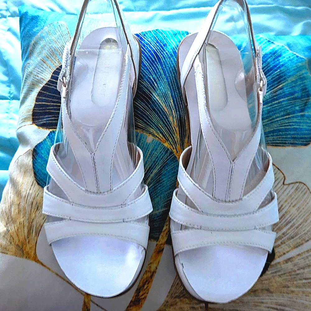 New Naturalizer Neina White Leather Strappy Sandals 10W